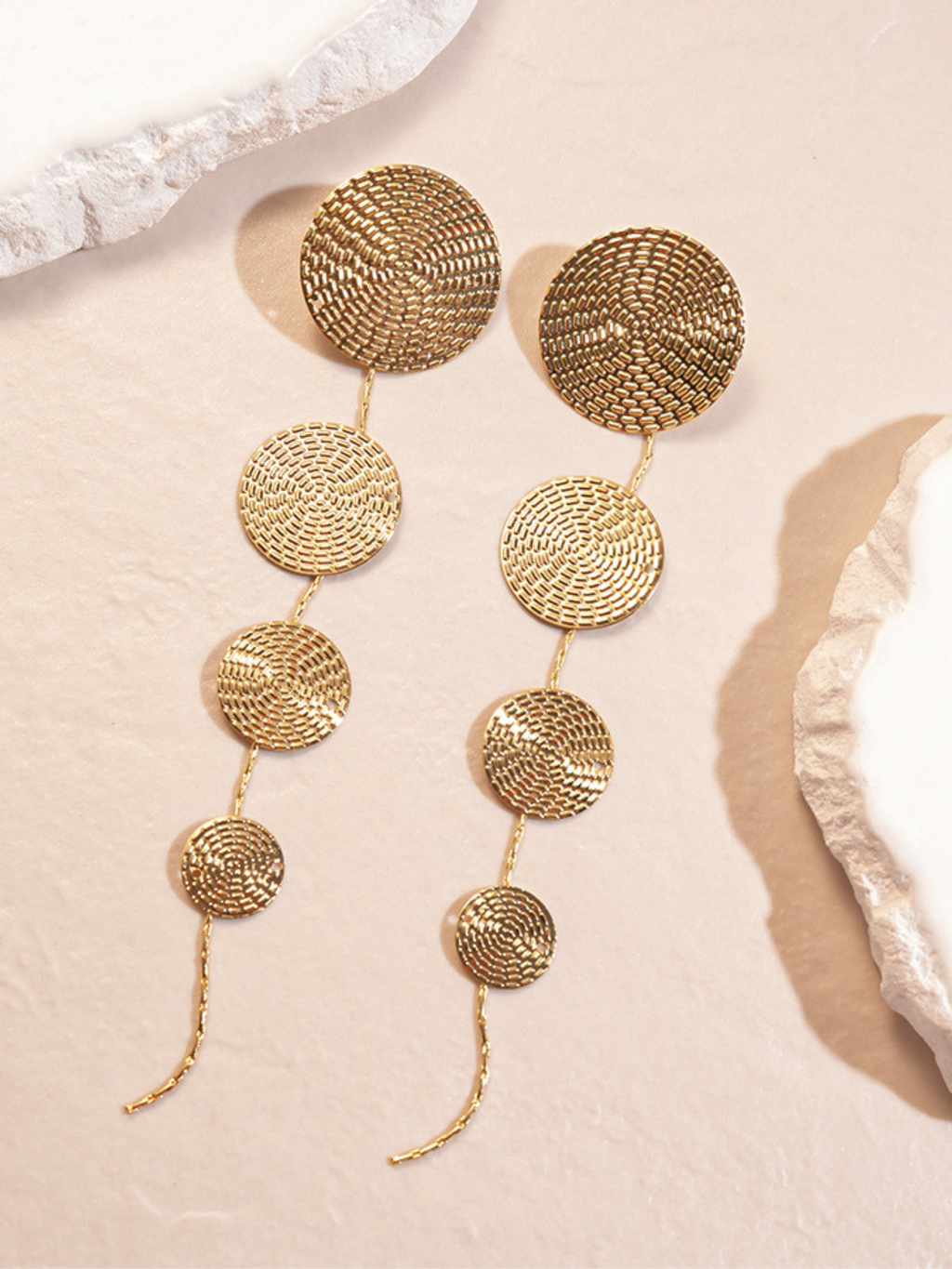 Boucles d'oreilles pour femmes au design luxueux et à la touche moderne