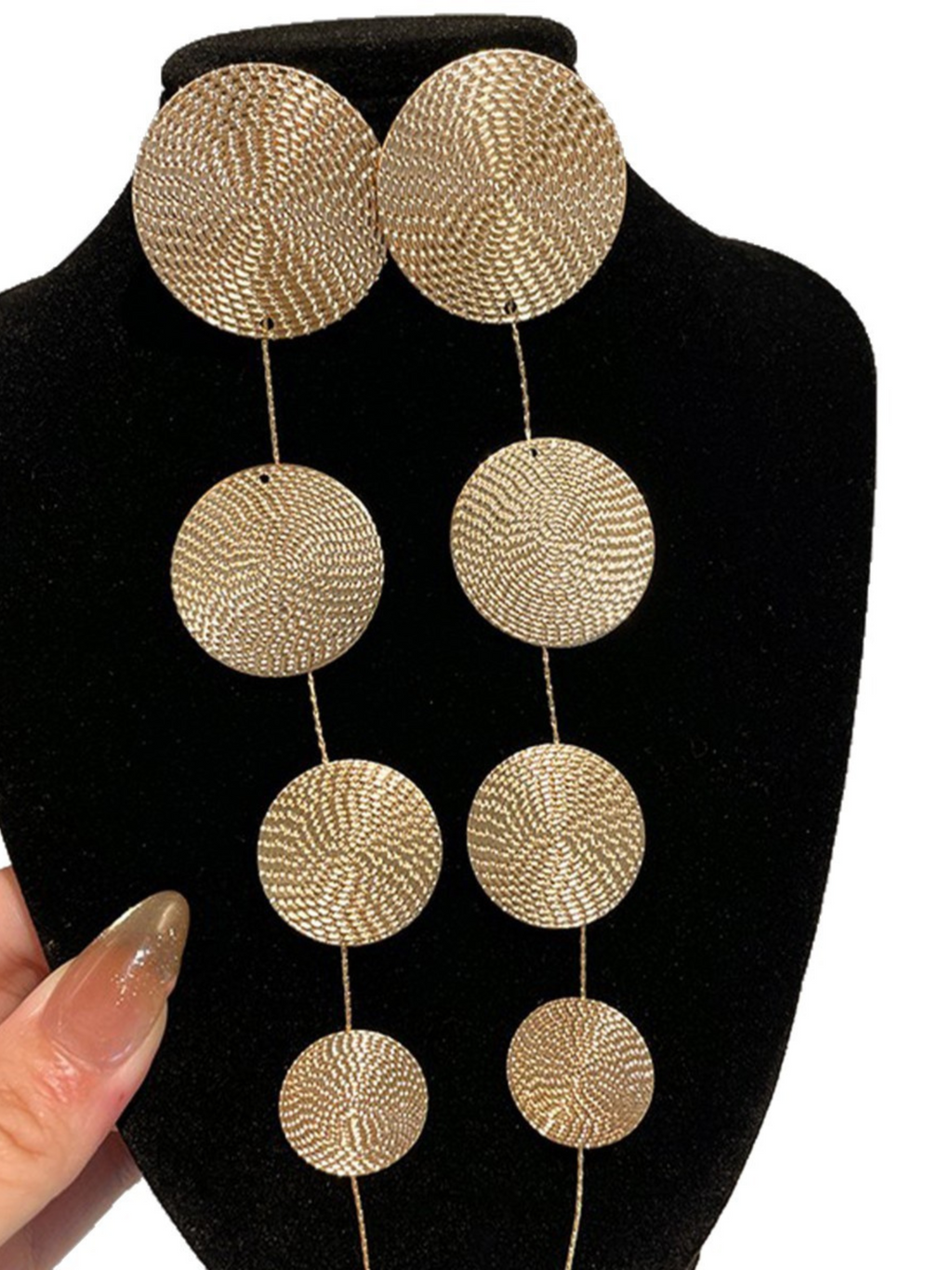 Boucles d'oreilles pour femmes au design luxueux et à la touche moderne