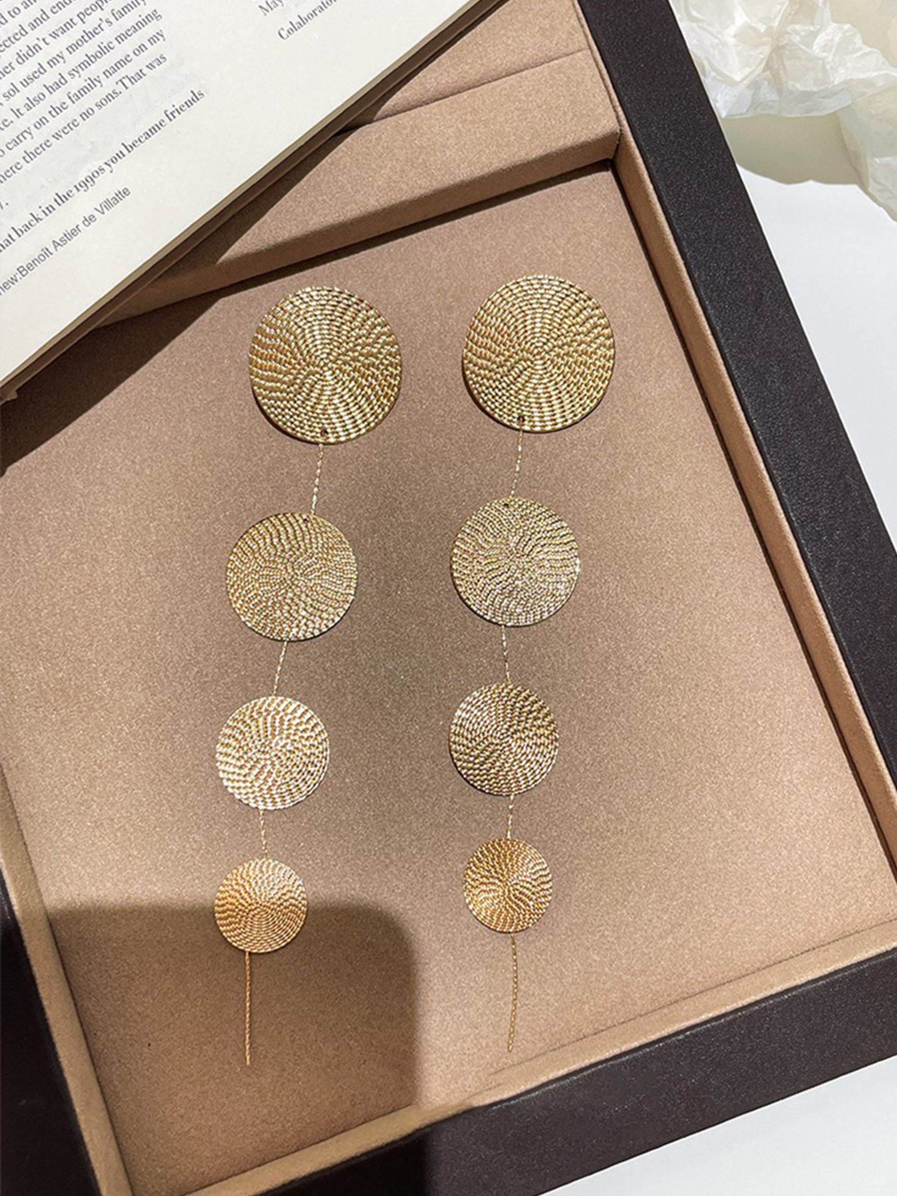 Boucles d'oreilles pour femmes au design luxueux et à la touche moderne